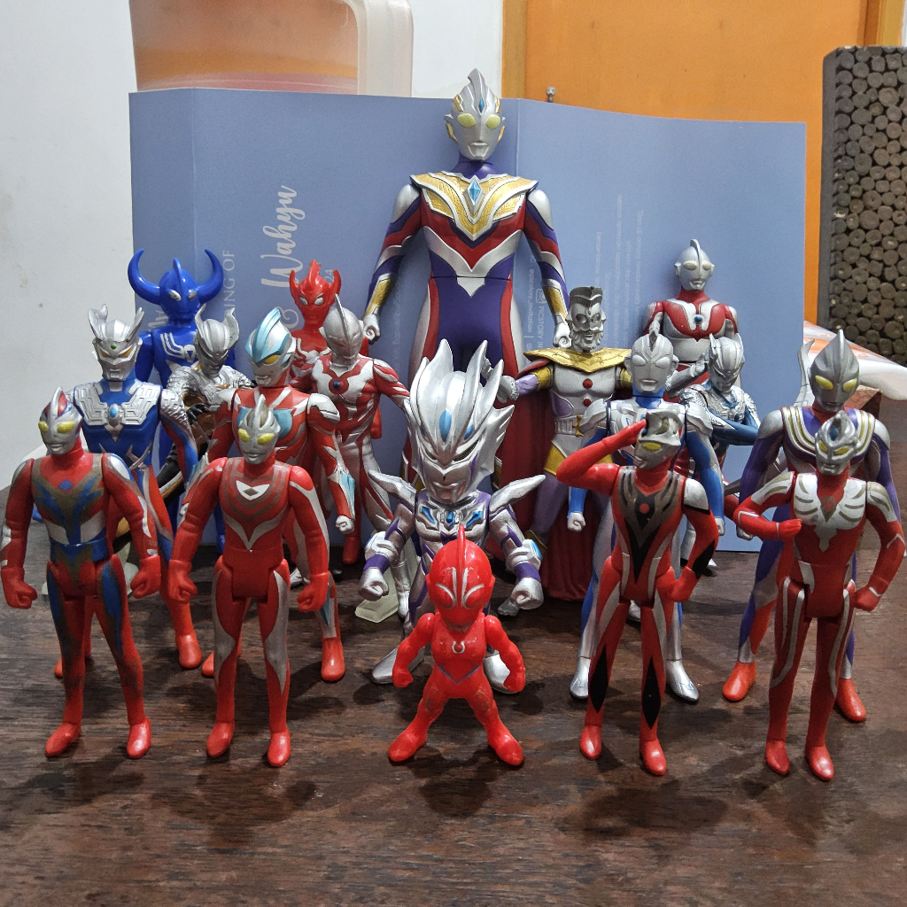 Figur Ultraman (Ling Dong, Bandai, no brand)