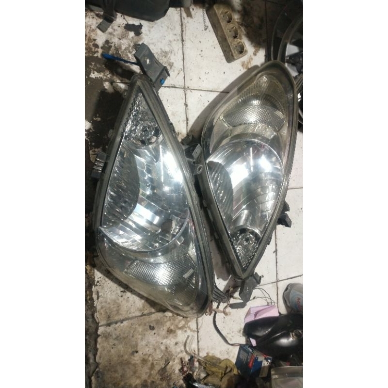 Headlamp Toyota kijang Innova 2010