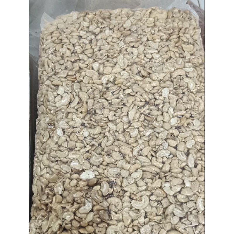 

42.500/kg Kacang Mede Mentah PM Pecah