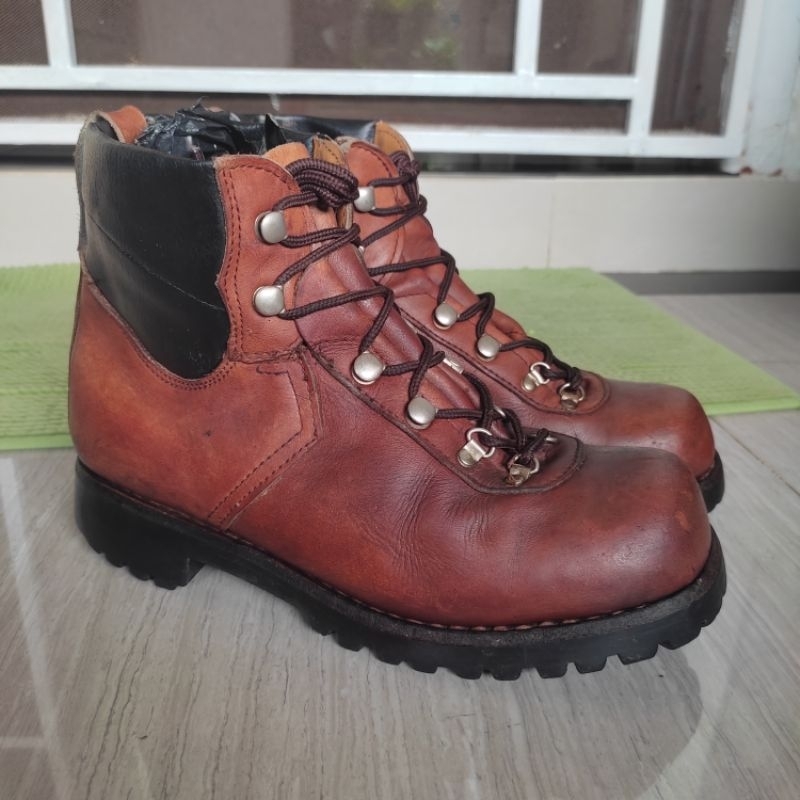 Romania Vintage Hiking Trekking VIBRAM Round Toe Boots  Brown Leather Authentic Original Size 39 Ins