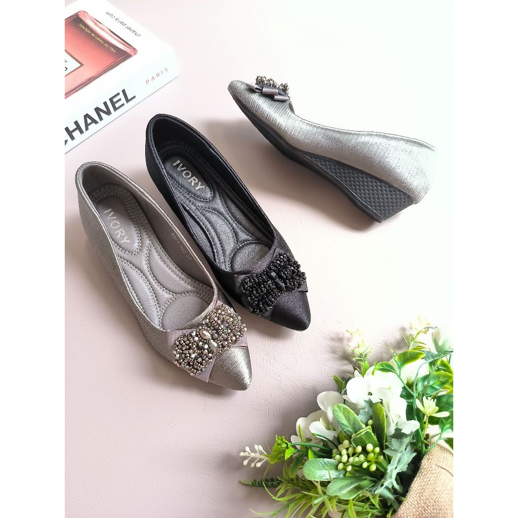 IVORY Sepatu Wanita Wedges Fashion Satin Import A22