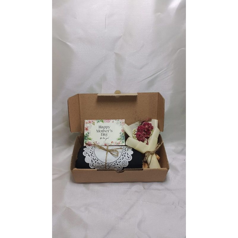 

hampers jilbab dan buket mini l hampers hari gurul hampers ulang tahiun