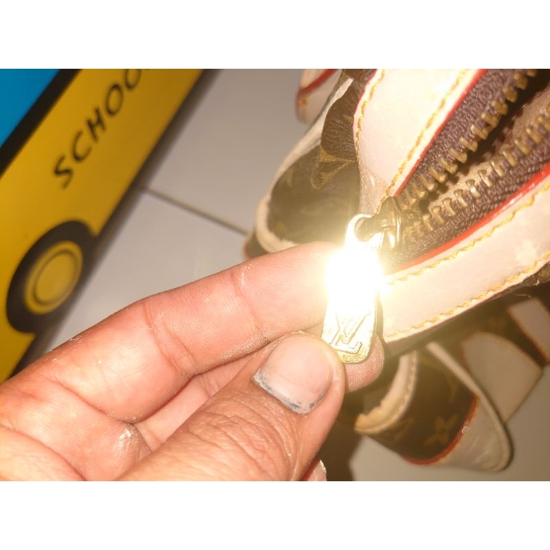 tas Louis Vuitton original bekas