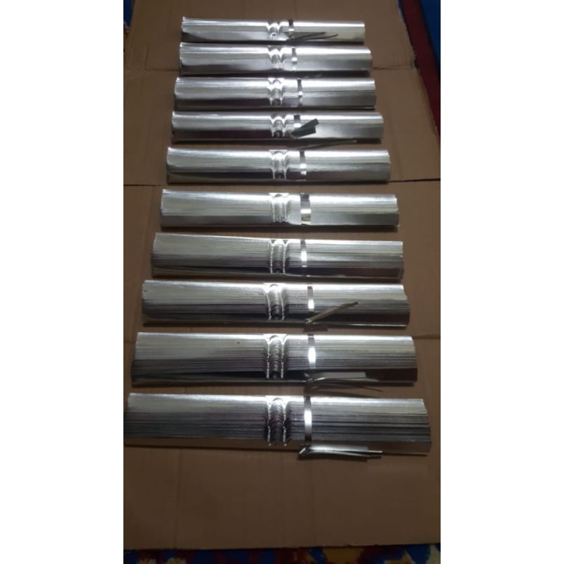 

Seng klem 32cm dan 32,5cm Klep Klip Kaleng Penjepit Kalender Dinding 32 cm dan 32,5 cm A3+ wall calendar clamp