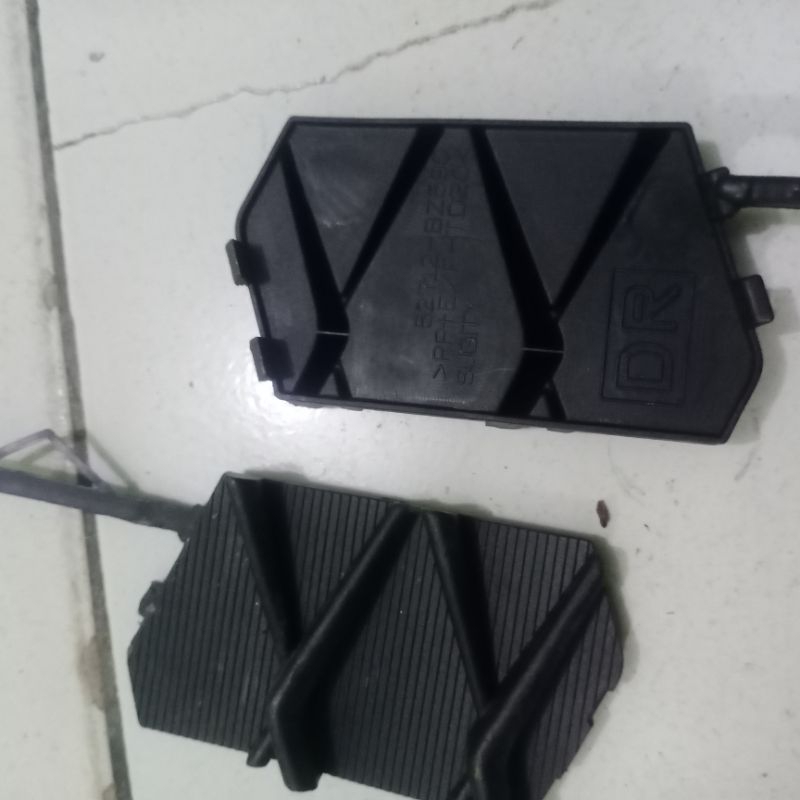 Tutup Towing Depan Daihatsu Xenia 2022 Kanan