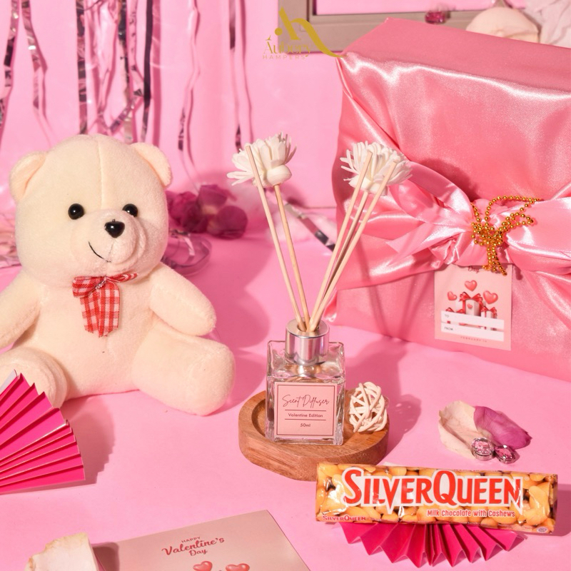 

[Hampers Valentine Satin Box] Kado Valentine - Hadiah Valentine - Gift Box Valentine - Hampers Hari Valentine - Hampers Ulang Tahun - Kado Wisuda - Gift Box Cewek - Kado Cewek - Hampers Boneka - Hadiah Valentine Kado Ulang Tahun Hadiah Pernikahan byAubery