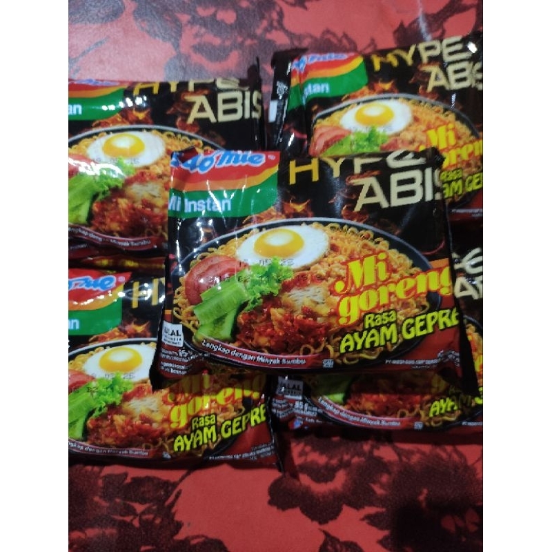 

2 pcs mie indomie goreng rasa ayam geprek