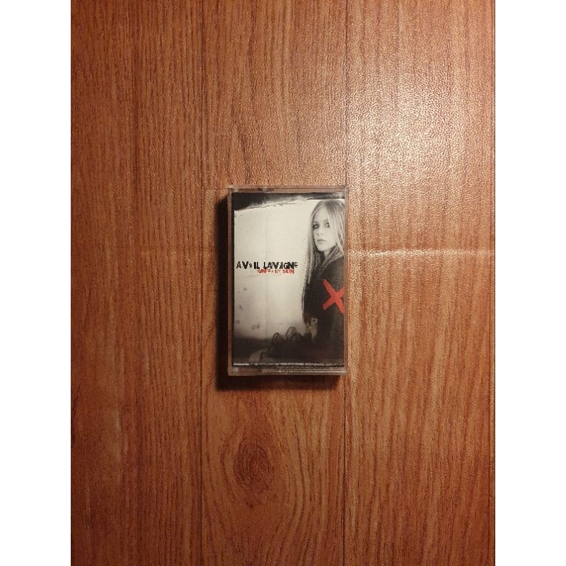 Kaset Pita Avril Lavigne - Under My Skin ( Original )