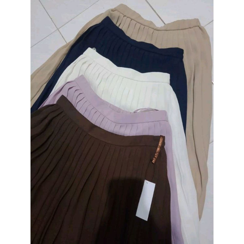 BACA DESKRIPSI PRODUK - Preloved Thrift - Rok Panjang Uniqlo Rapih Plisket