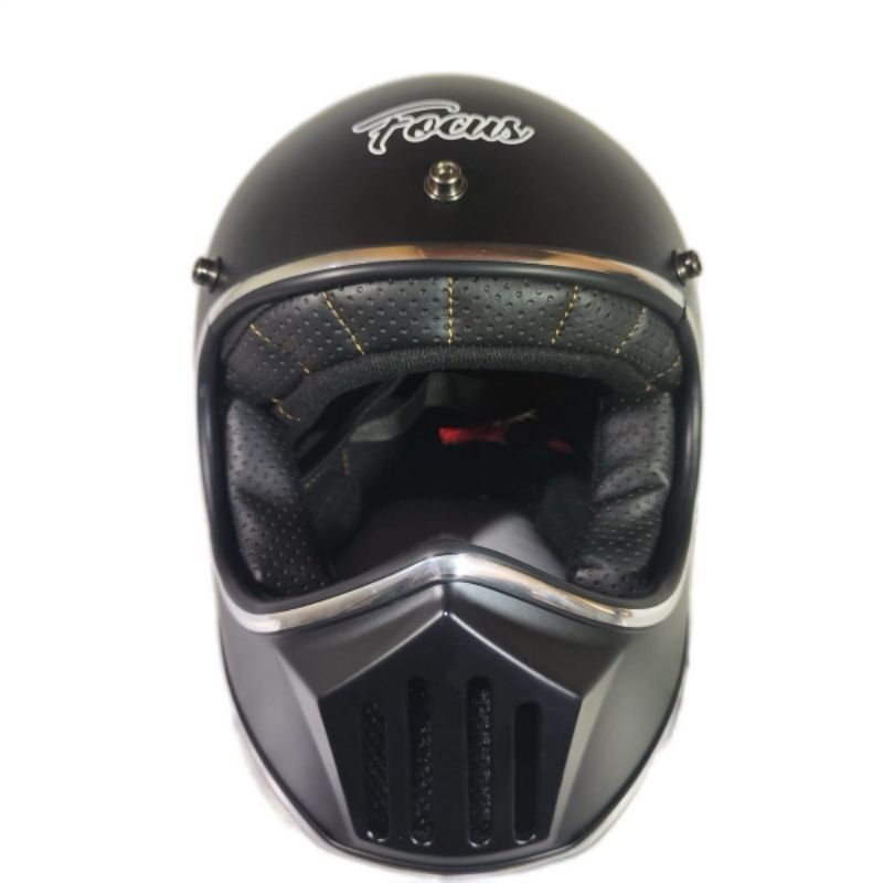 HelmCakilListChromeMrekFocusCountryRoads