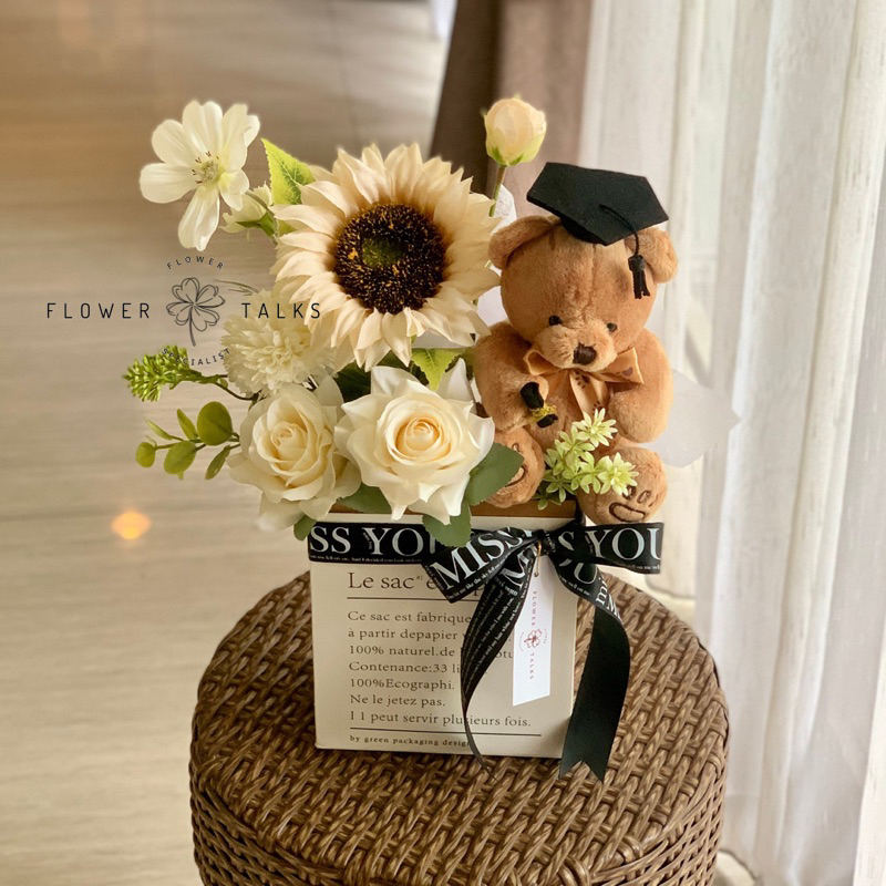 FLOWER TALKS - FLOWER BOX GRADUATION / BLOOM BOX BONEKA WISUDA