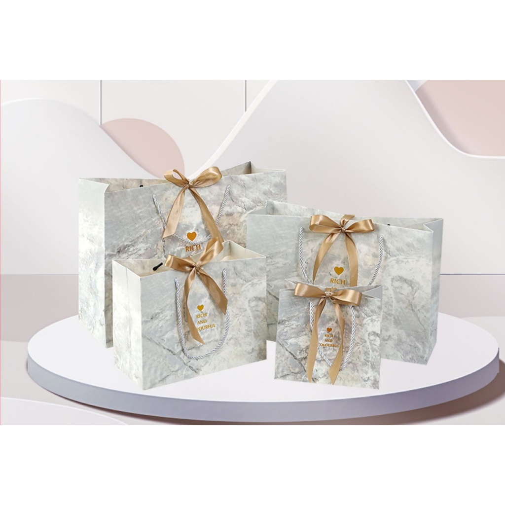 

[1PCS] Paper Bag Marble 2 Ribbon Rich and Colourful Warna Silver dengan Pita Motif Emas