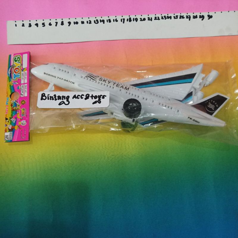 PESAWAT MINIATUR BOEING 747