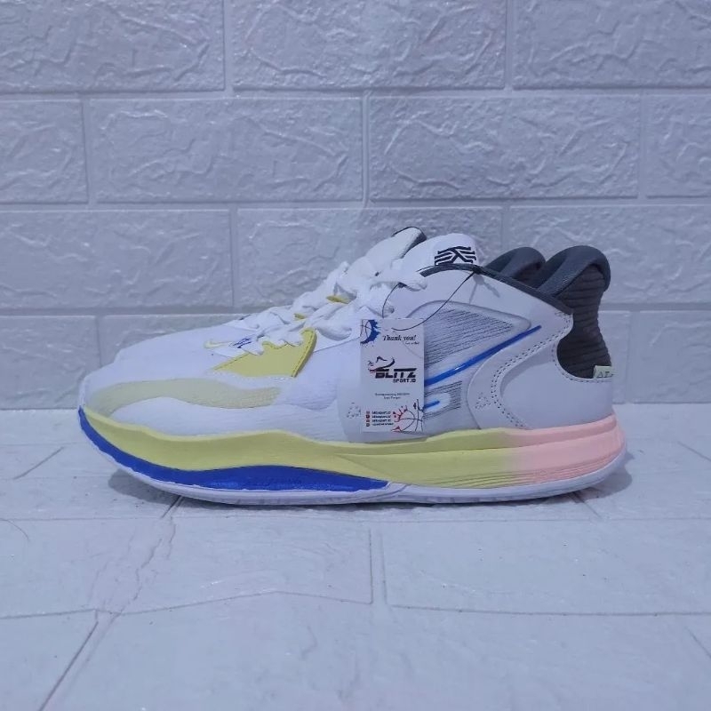 KYRIE 5 LOW BUTTERFLY EFFECT