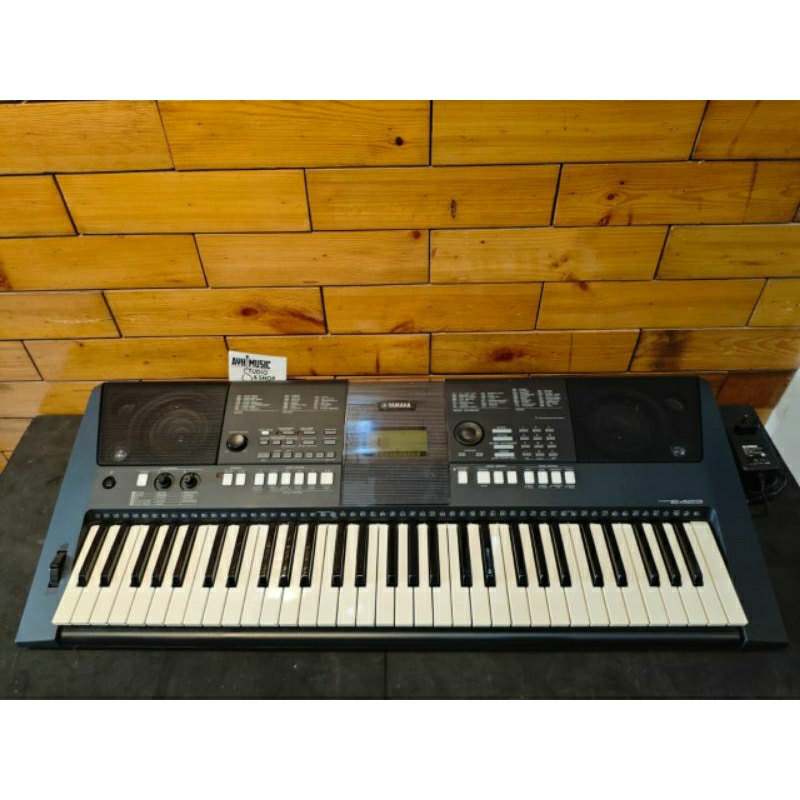 Yamaha psr e423 like new