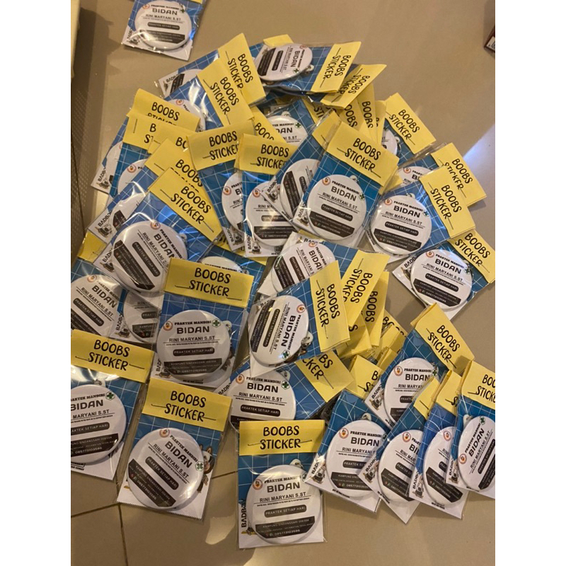 custom pin gantungan kaca