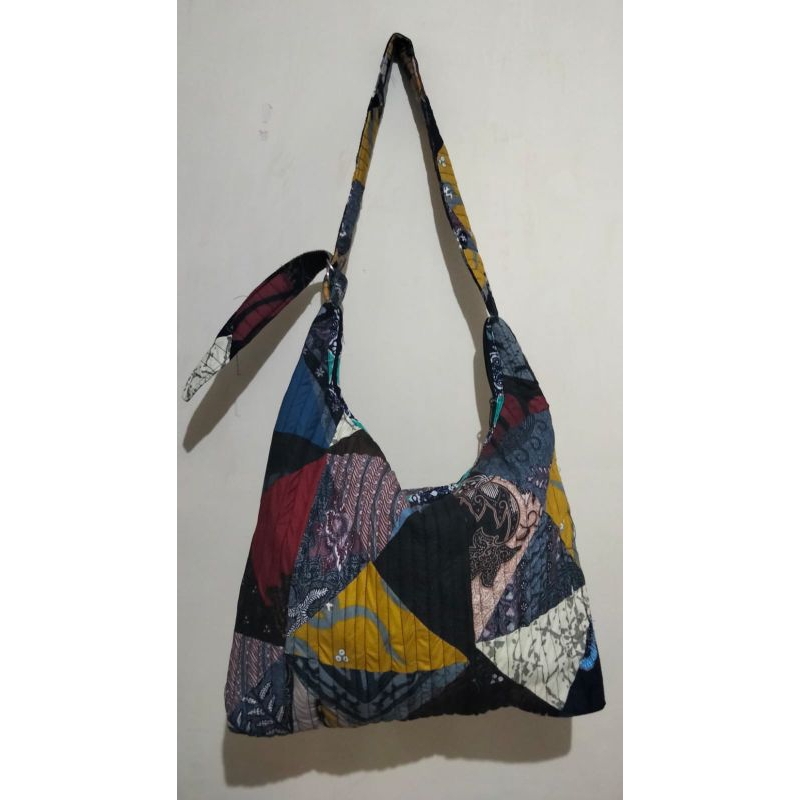 Tas slempang batik perca
