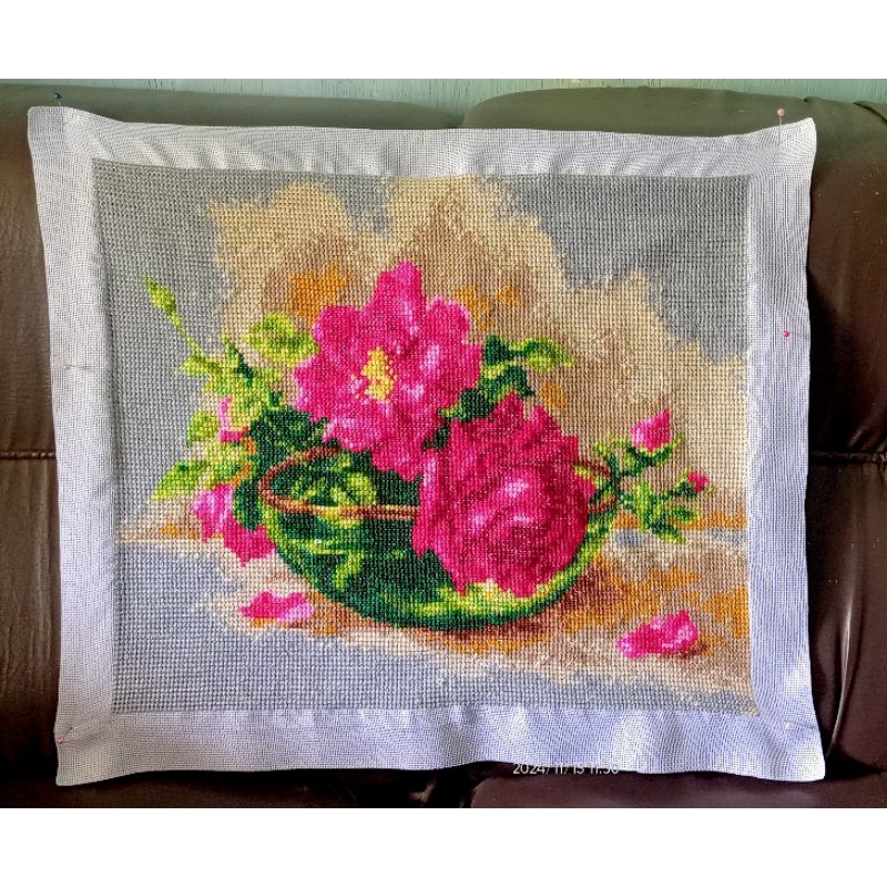 sulaman kristik jadi Bunga Mawar ukuran 41cm x 34cm