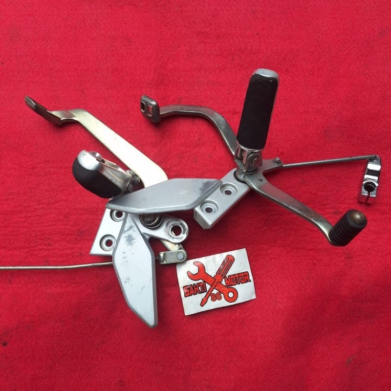 Dudukan Footstep Depan Yamaha Vixion Old Original