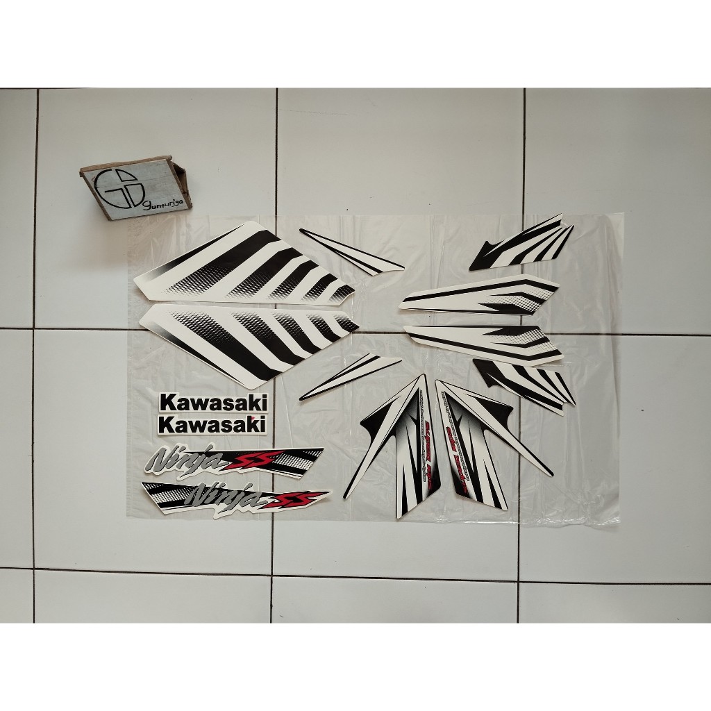 Striping Sticker Lis Kawasaki Ninja SS 2014 2015 Putih