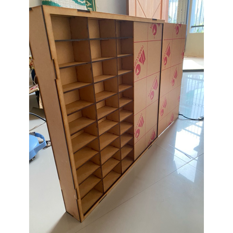 Rak Hot Wheels isi 50 bhn mdf clear coat anti jamur pintu akrilik 2mm