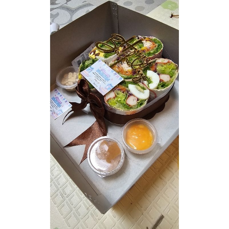 

Promo 7.7 Cake Salad Wrap Isi 8/ Hempers / Kue Ulang Tahun Salad/ Kue Tart Sayuran Isi 8
