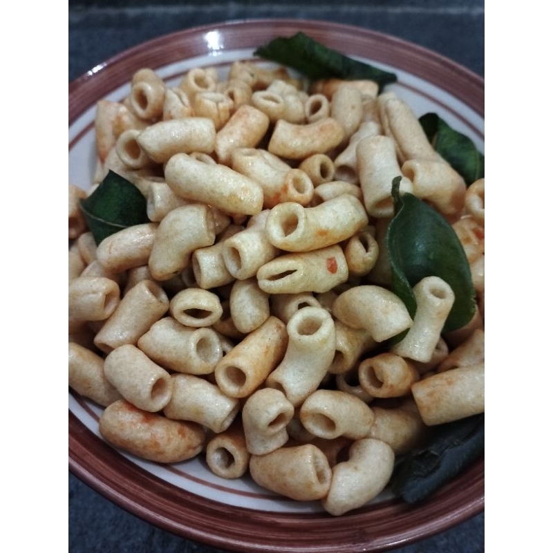 

Makroni pedas,Makroni pedas daun jeruk,Snack enak,Snack kekinian,250 gr