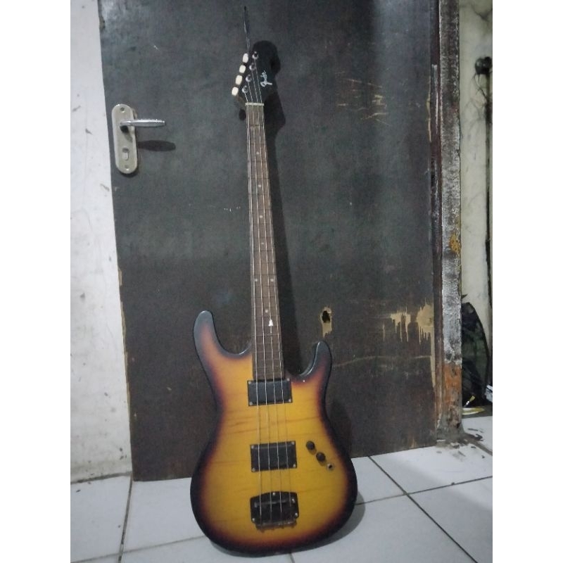 gitar listrik bass fender custom