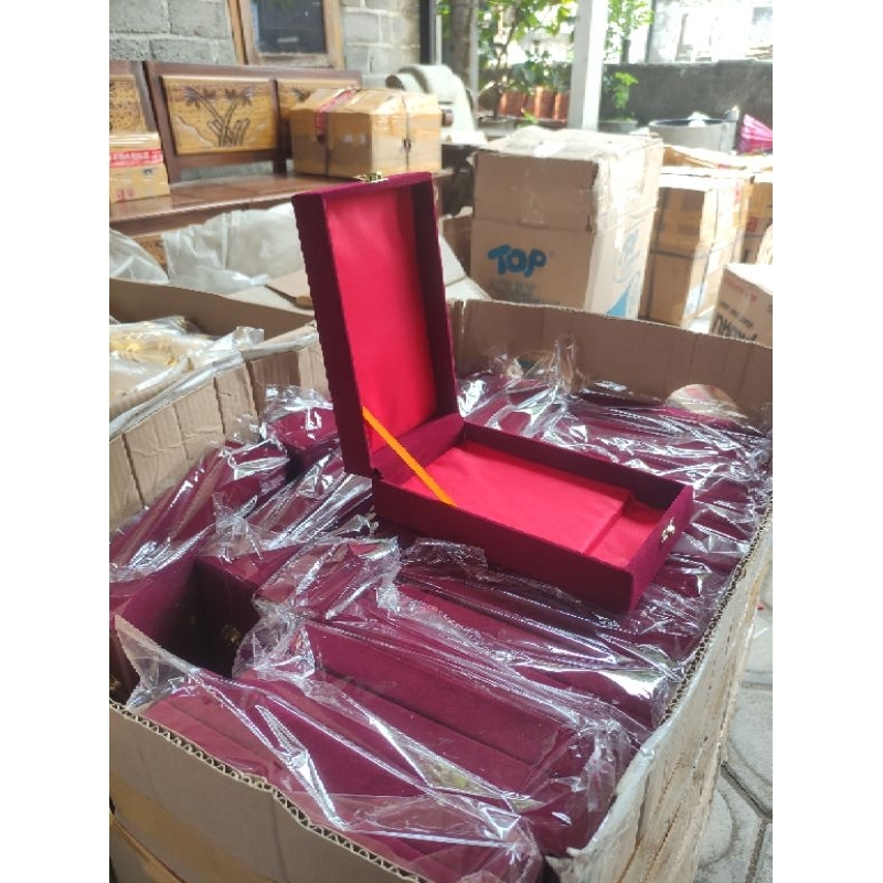 BOX,KOTAK PLAKAT,KADO WISUDA,PLAKAT AKRILIK, SOUVENIR WISUDA,HADIAH,KOTAK PERHIASAN