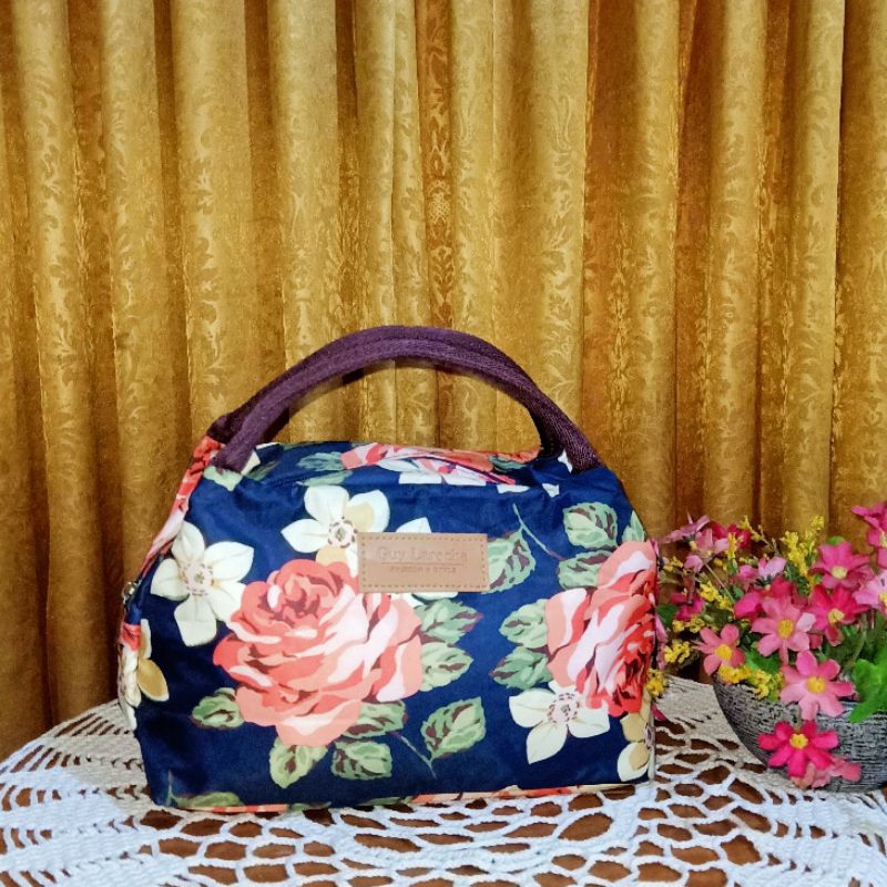 Guy Laroche Cooler Bag dilengkapi Alumunium foil