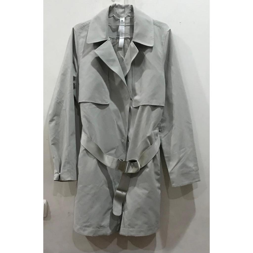 COAT PANJANG JACKET LULU LEMON ORIGINAL PRELOVED BAHAN POLYESTER WARNA ABU ABU SIZE 12