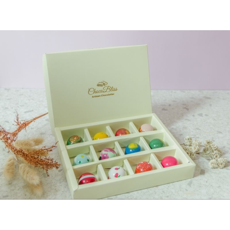 

Artisan Chocolate Bonbons Premium With Filling (ISI 12 PCS per BOX) | HAMPERS NATAL PREMIUM | CHRISTMAS HAMPERS CHOCOLATE BOX PREMIUM