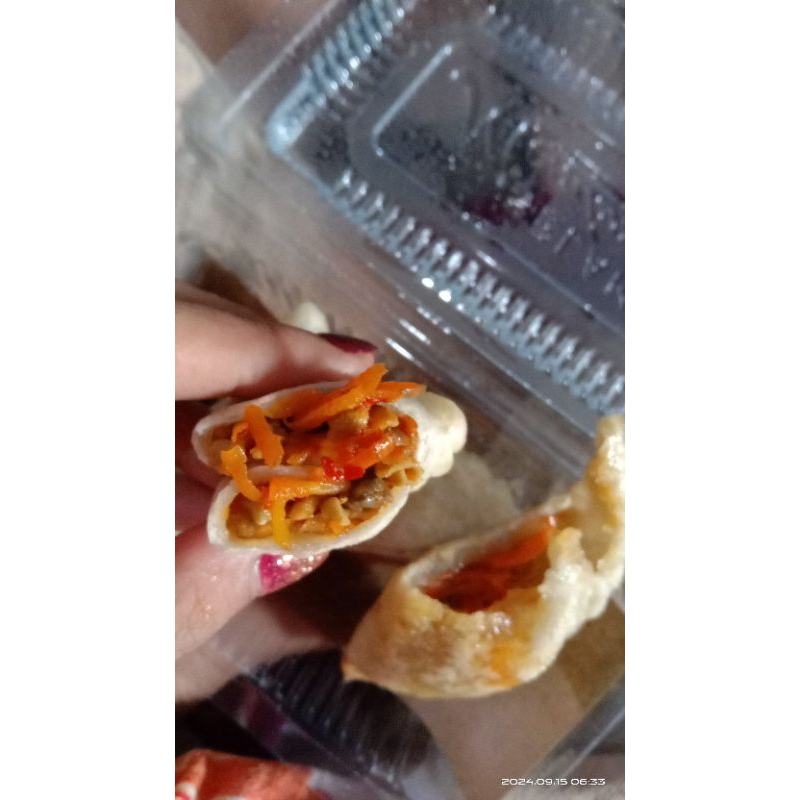 

Cireng mini isi usus ayam pedes ,enak di jamin enakkk Banget