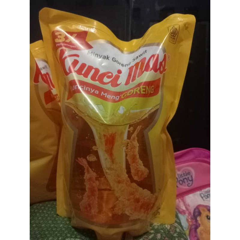 

Minyak goreng Kunci Mas 2 liter