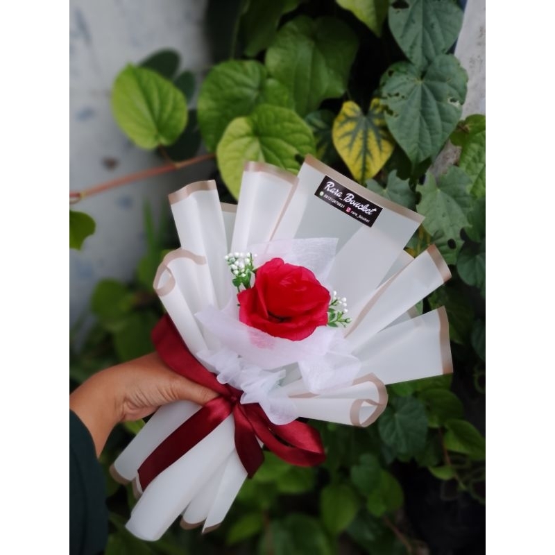 bouket bunga mini rose maroon/red_bouket wisudah