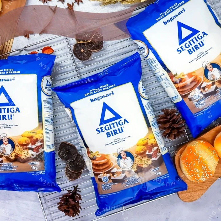 

Tepung Terigu Bogasari Biru Segitiga Bersih 1kg