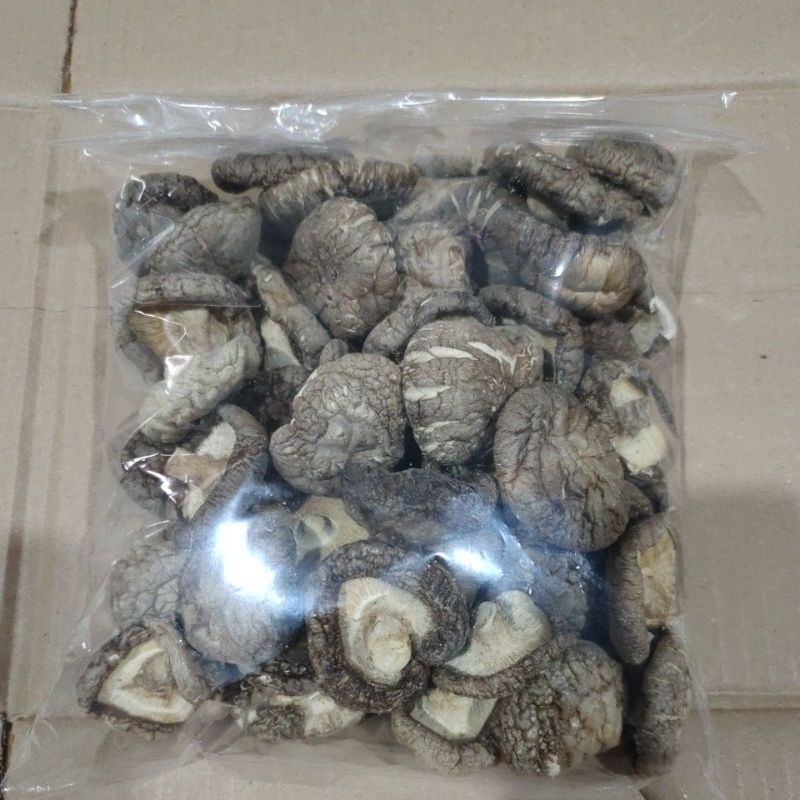 

Jamur Shitake / hioko 250 gram ukuran 4-5 cm