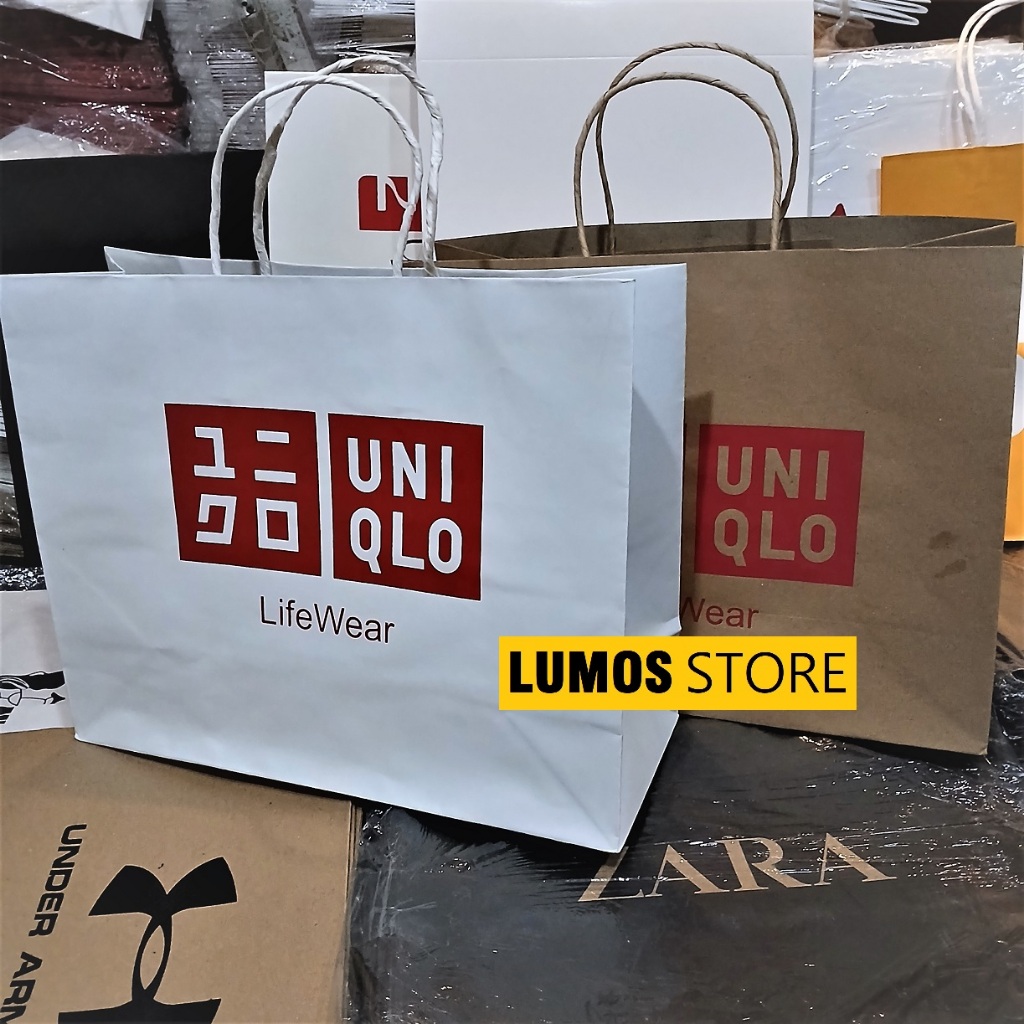 

Paper bag Uniqlo medium landscape 33 x 26 x 12 cm