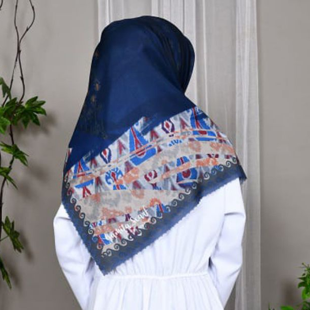 Gamita Scarf Hijab Kerudung Voal Segi Empat Motif Lombok Navy Biru Tua