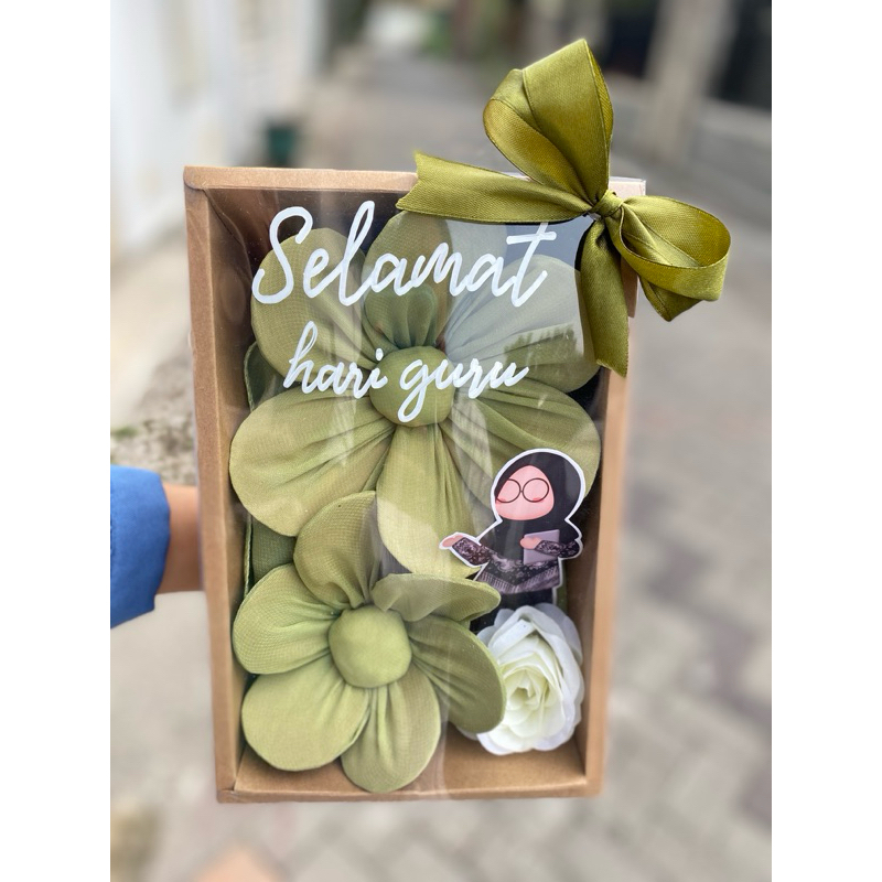 

Gift Box Hijab Hadiah ulang tahun, hari ibu, wisuda