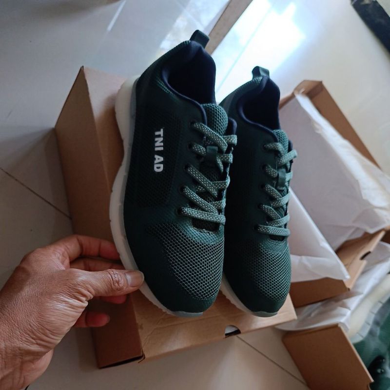 Sepatu olah raga jatah TNI AD th 2023