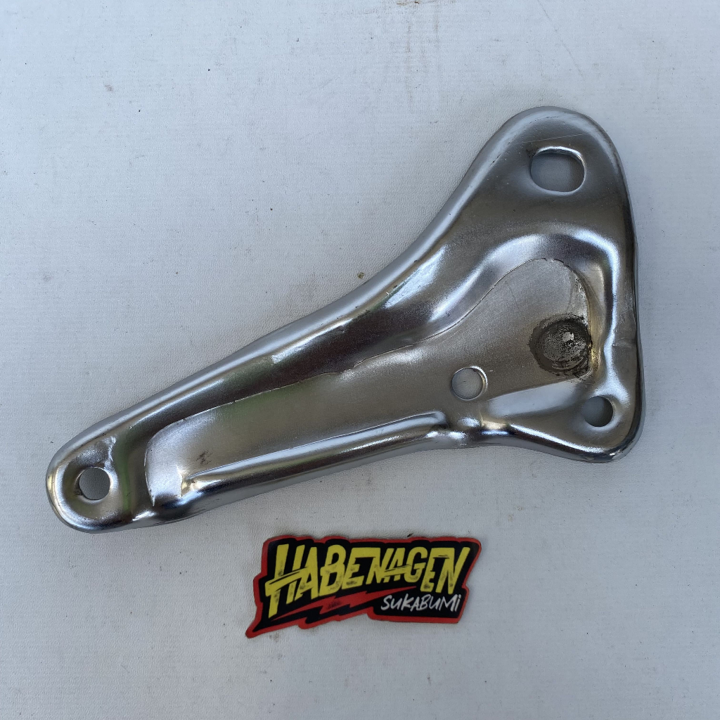 Pangkon Dudukan Breket Knalpot Honda C70 C50 C90 Pispot Bekjul Warna Krom Presisi Detail Original