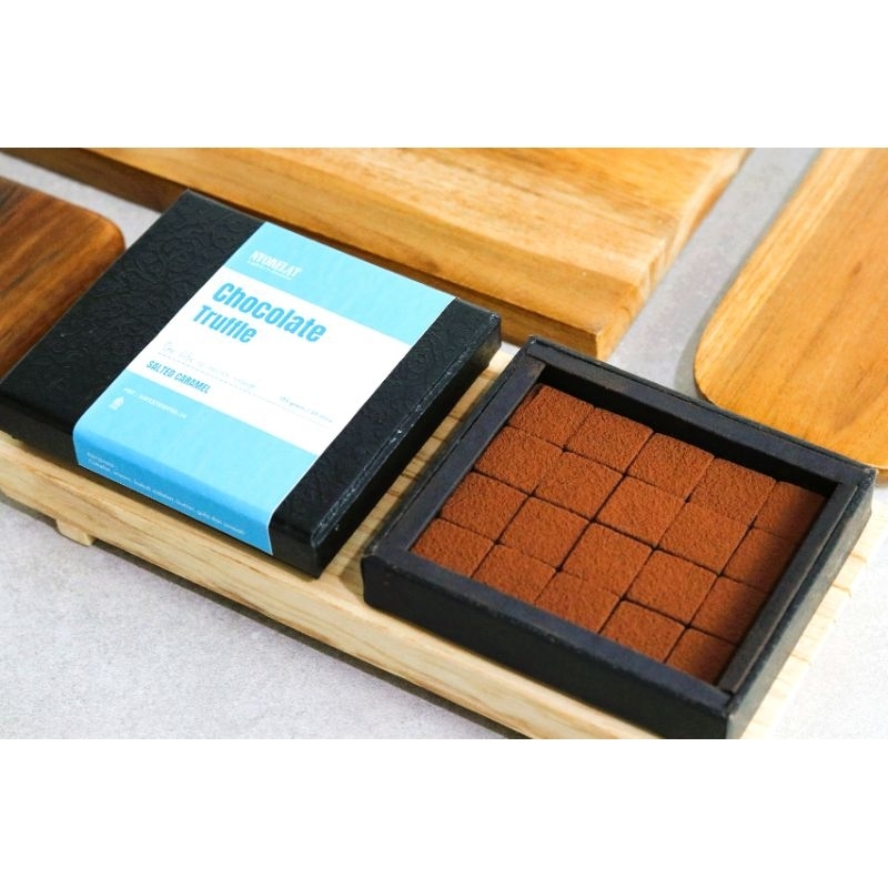 

Nyokelat Cokelat Truffle Varian Salted Caramel