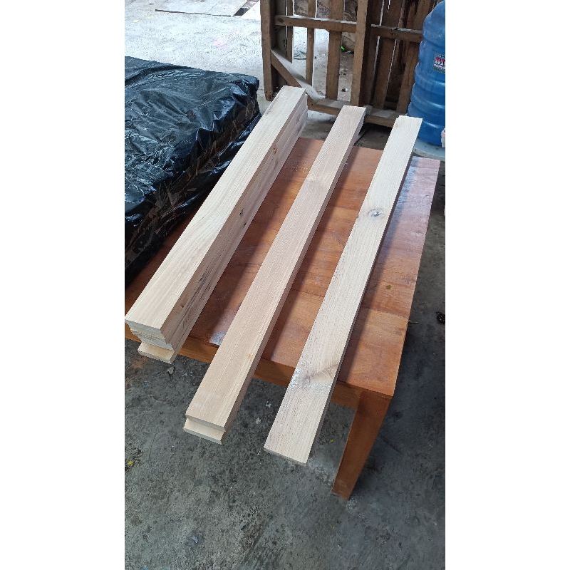 papan kayu pinus