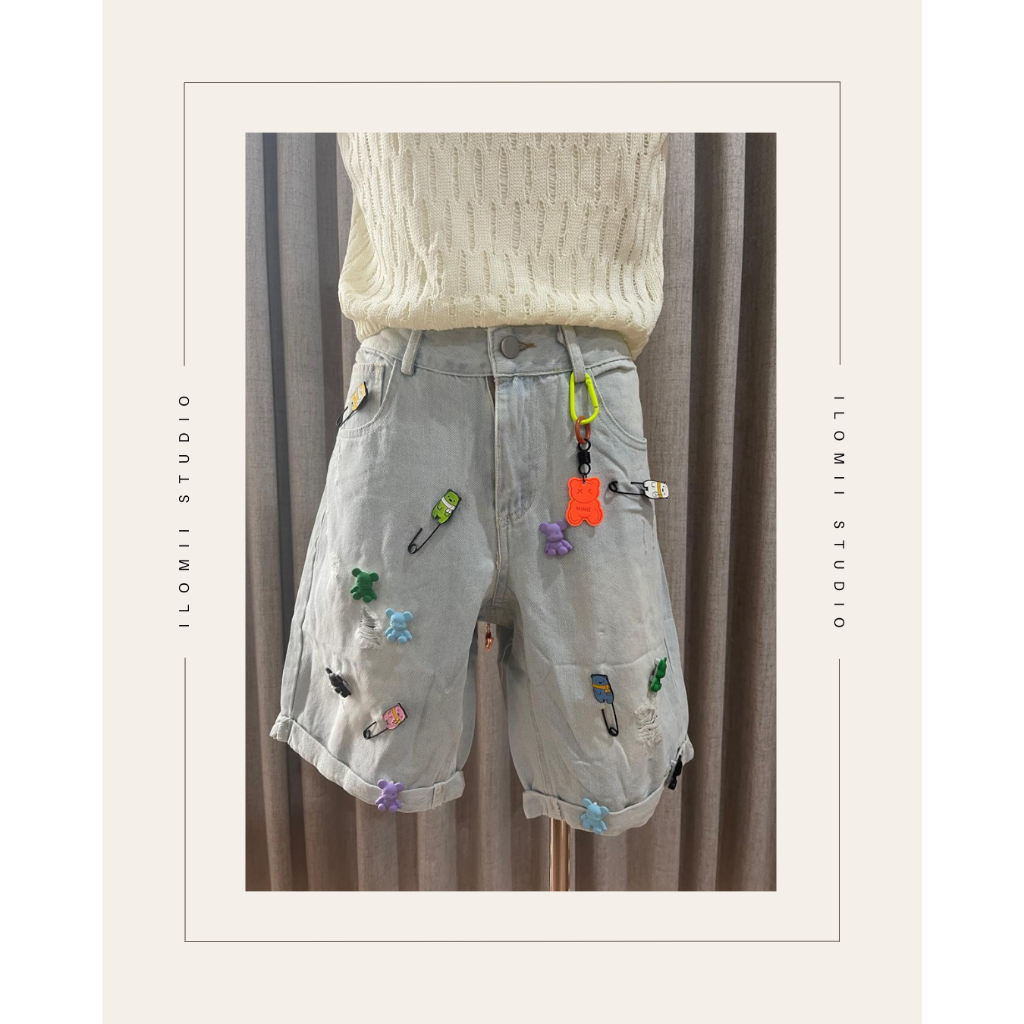 Celana Pendek Denim Korea  Pin Beruang Warna Wash Jeans