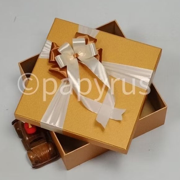 

PAPYRUS 25x25 Tinggi 10cm Kotak Kado Gift Box Hadiah V1