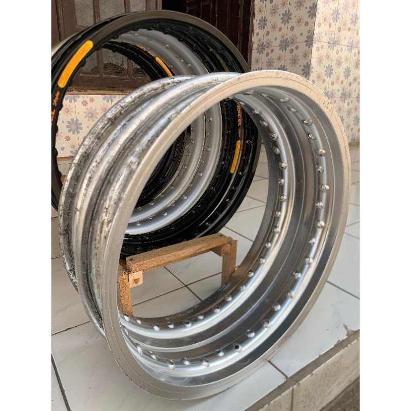 Velg Rossi Ukuran 300/250-17 Silver