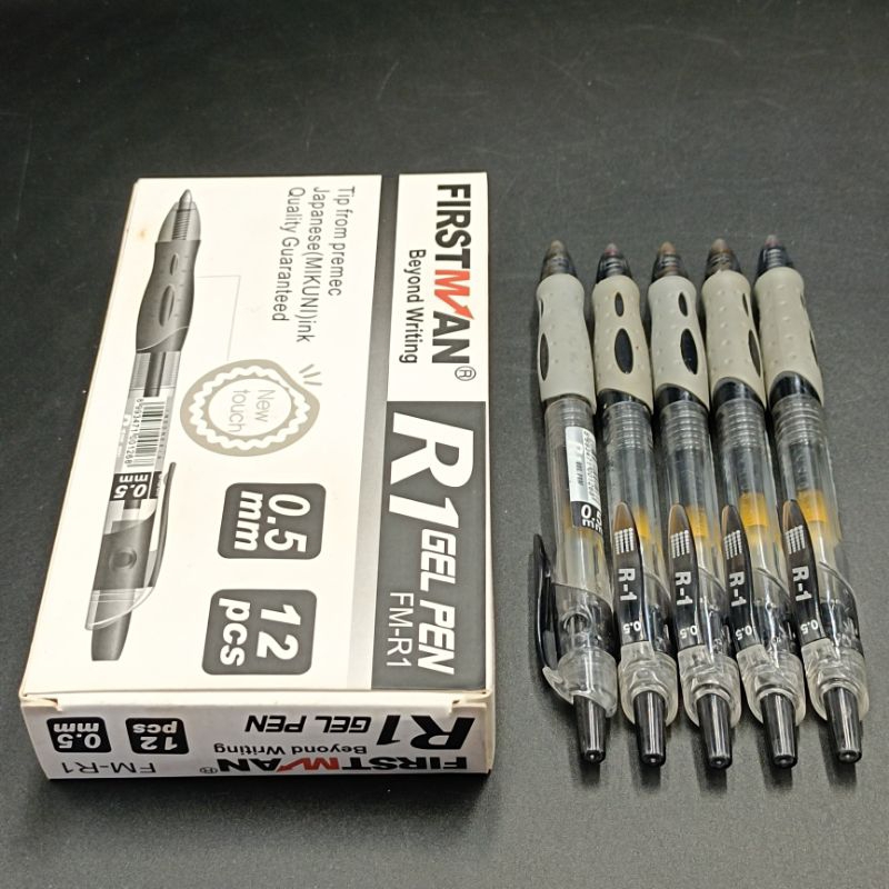

PEN GEL KLIK FIRSTMAN R1 0.5MM TINTA WARNA HITAM