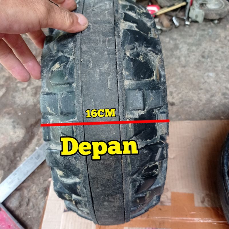 Ban plastik mobil aki jumbo mainan anak offroad Bekas masih Tebal.