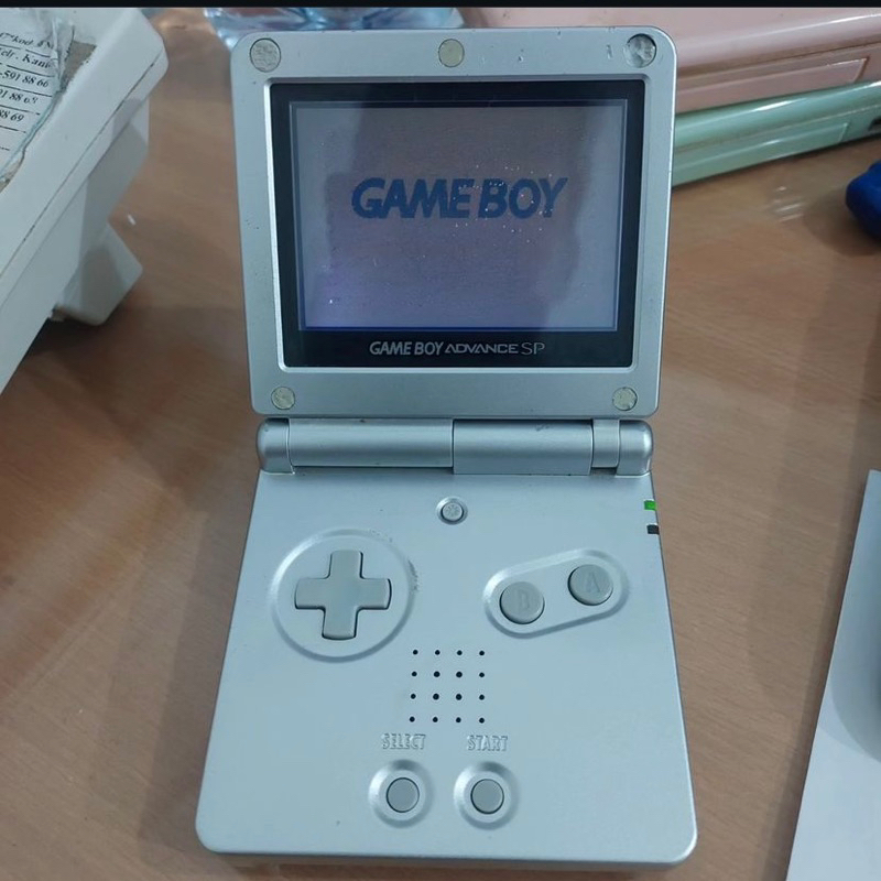 Game Boy Advance SP AGS-001 - Konsol Game Portabel dengan Layar 3.25 Inci